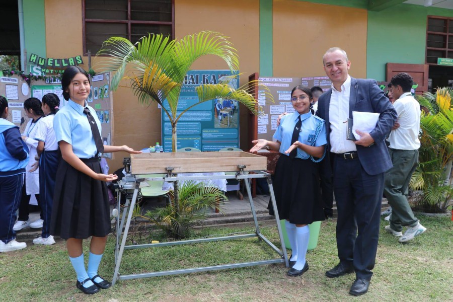 Concurso Escolar “Crea y Emprende” 2025