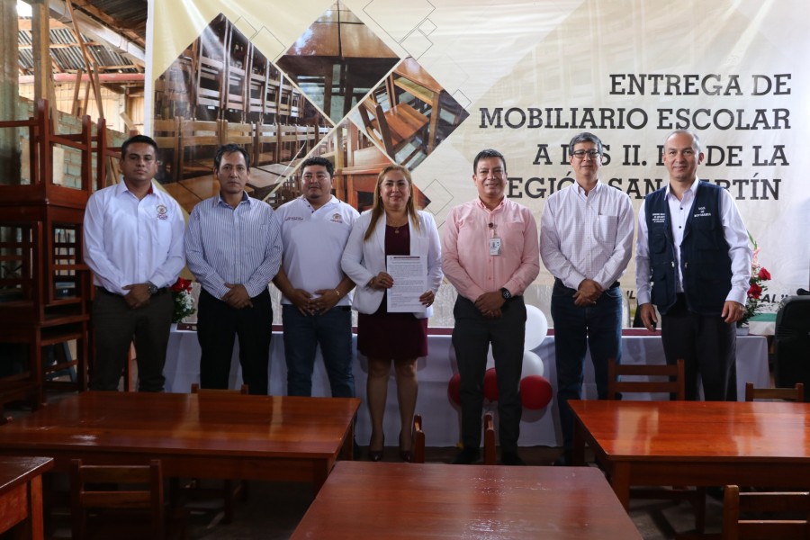 ENTREGA DE MOBILIARIA ESCOLAR.