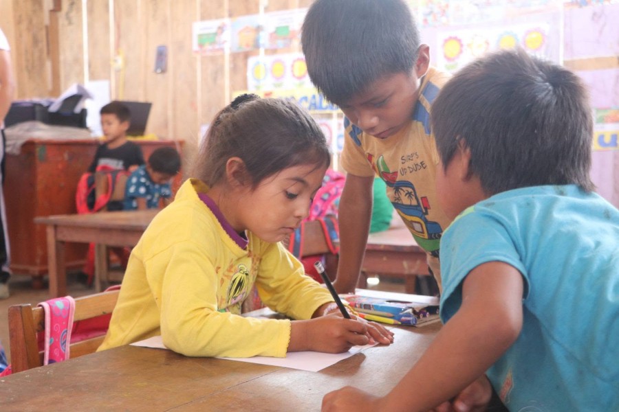 Visita a la I.E N° 00652 de la Comunidad Nativa Morroyacu del nivel inicial, primaria y secundaria en la modalidad de CRFA.